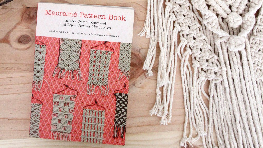 Macrame Pattern Book: Includes Over 70 Knots and Small Repeat Patterns Plus  Projects